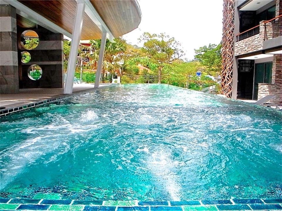 Poolview apartment w/Kitchen and big balcony (321) Apartment in Patong