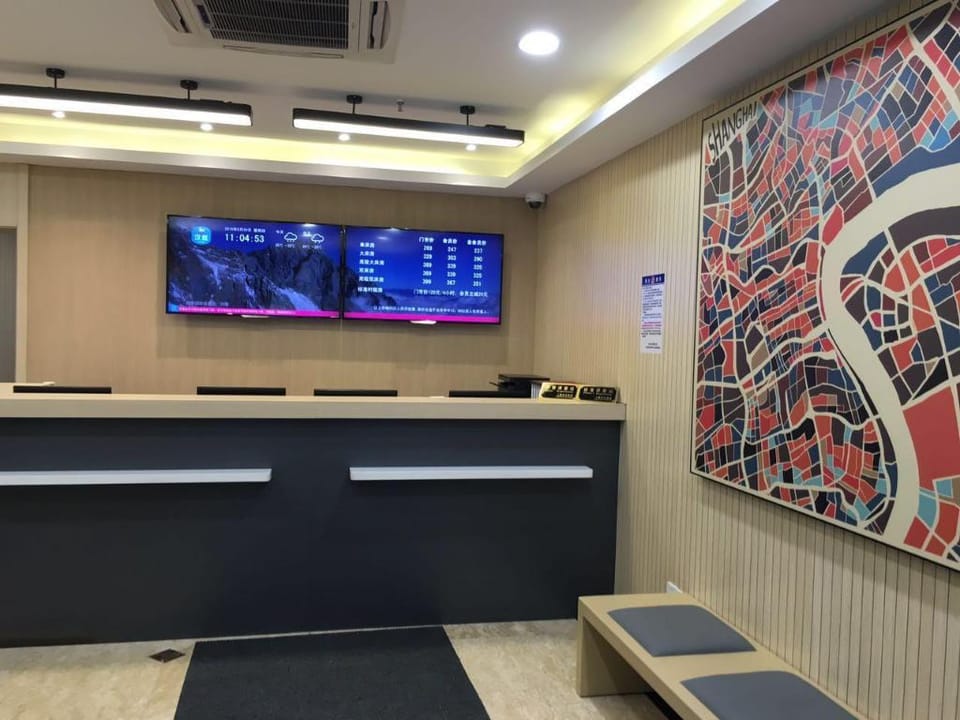 Hanting Hotel Shanghai People's Square Fuzhou Road Hotel in Shanghai