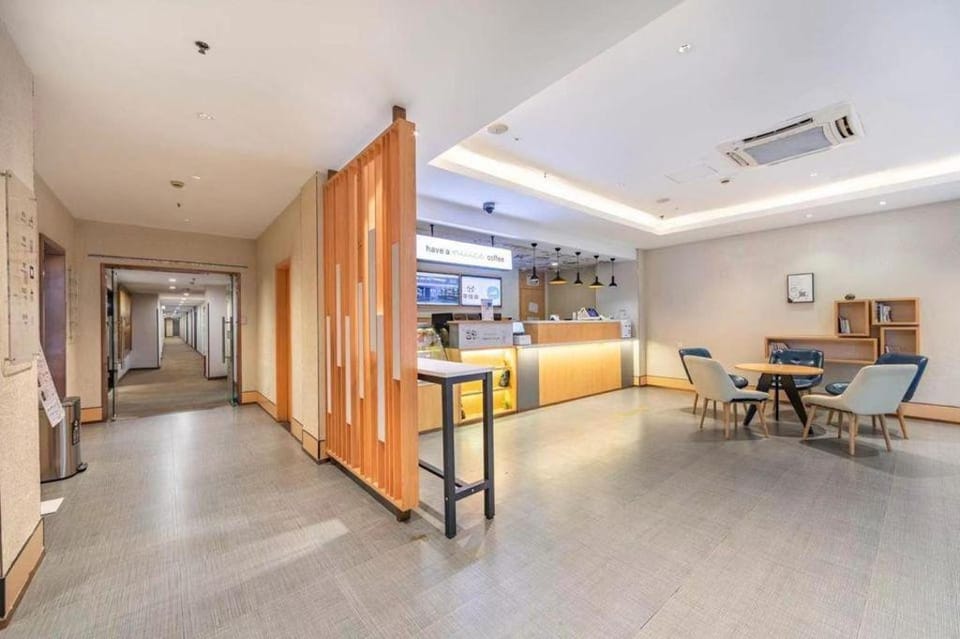 Hanting Hotel Shanghai Zhangjiang Park Guanglan Road Metro Station Hotel in Zhejiang