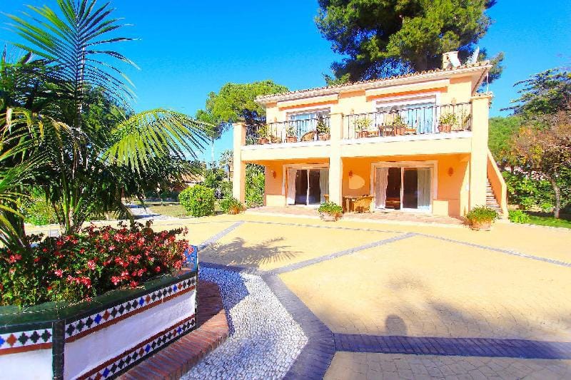 Dream Beachfront HOUSE POOL -BBQ  3000 M2 AREA Villa in Costa del Sol