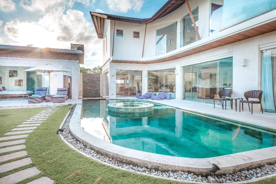 Luxury 2 BR Private Pool Villa at Seminyak #TZ4 Villa in North Kuta