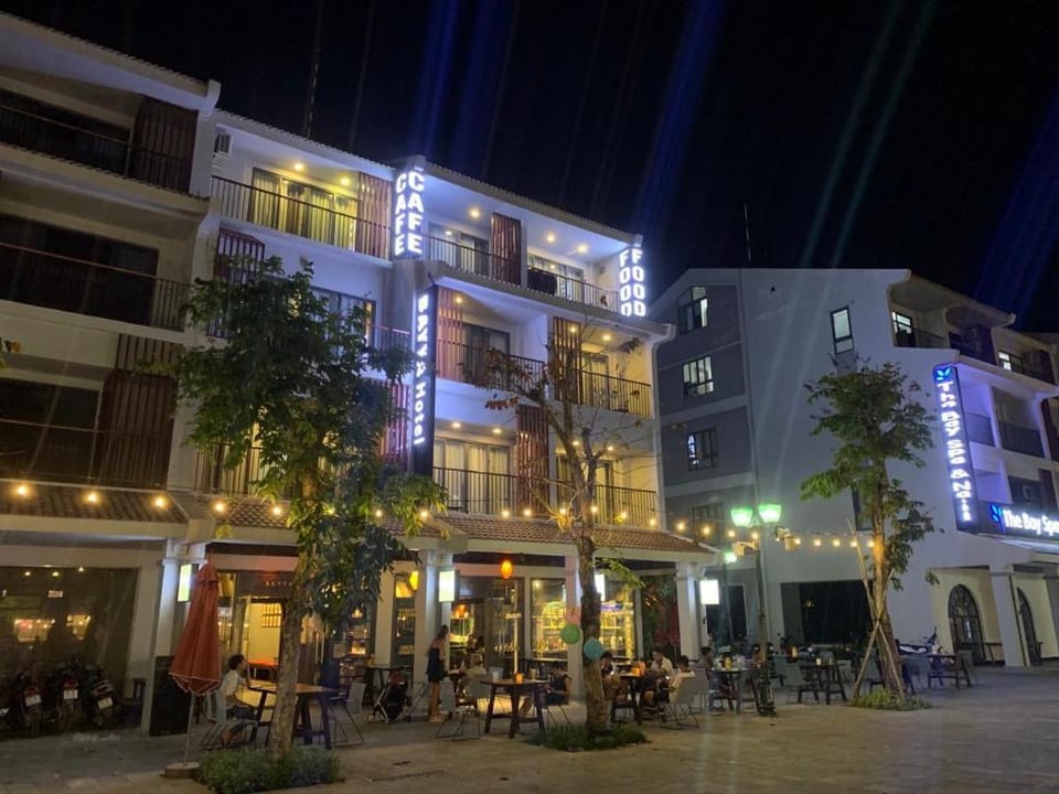 Orientally Modern Style Living Free Bike and Beach Apartment in Phu Quoc