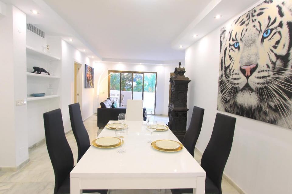 Beach front 2 Family penthouses 2 jacuzzi big pool Apartment in Marbella