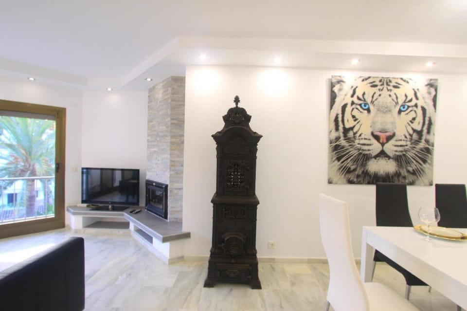 Beach front 2 Family penthouses 2 jacuzzi big pool Apartment in Marbella