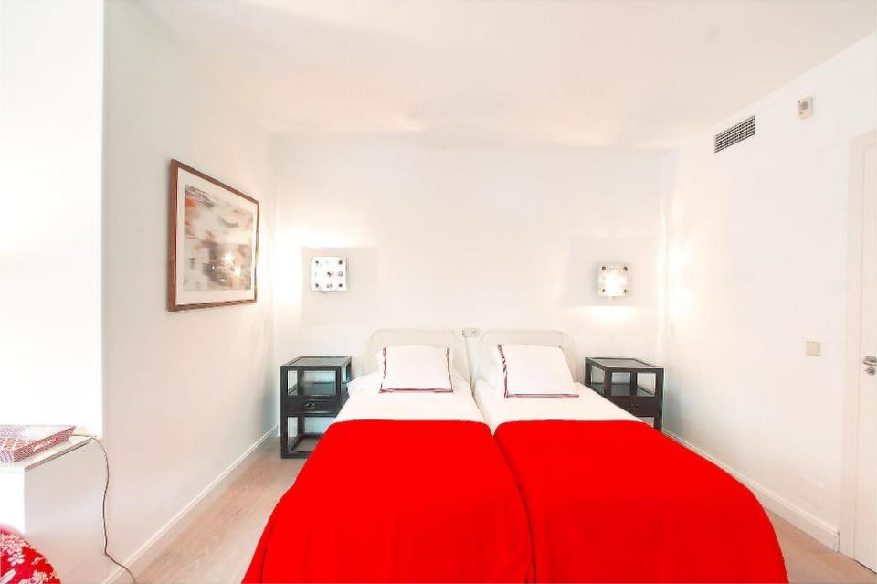 Beach front modern Family Apartment 3 POOLS wifi  Apartment in Marbella