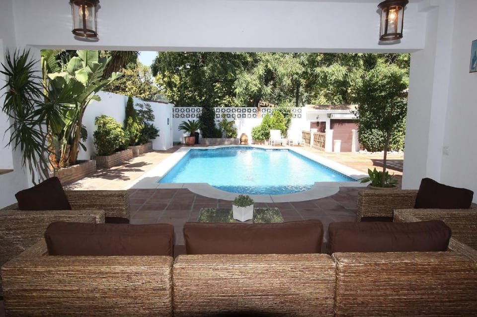 Villa with HEATED Pool, Lounge, direct Marbella  Villa in Marbella