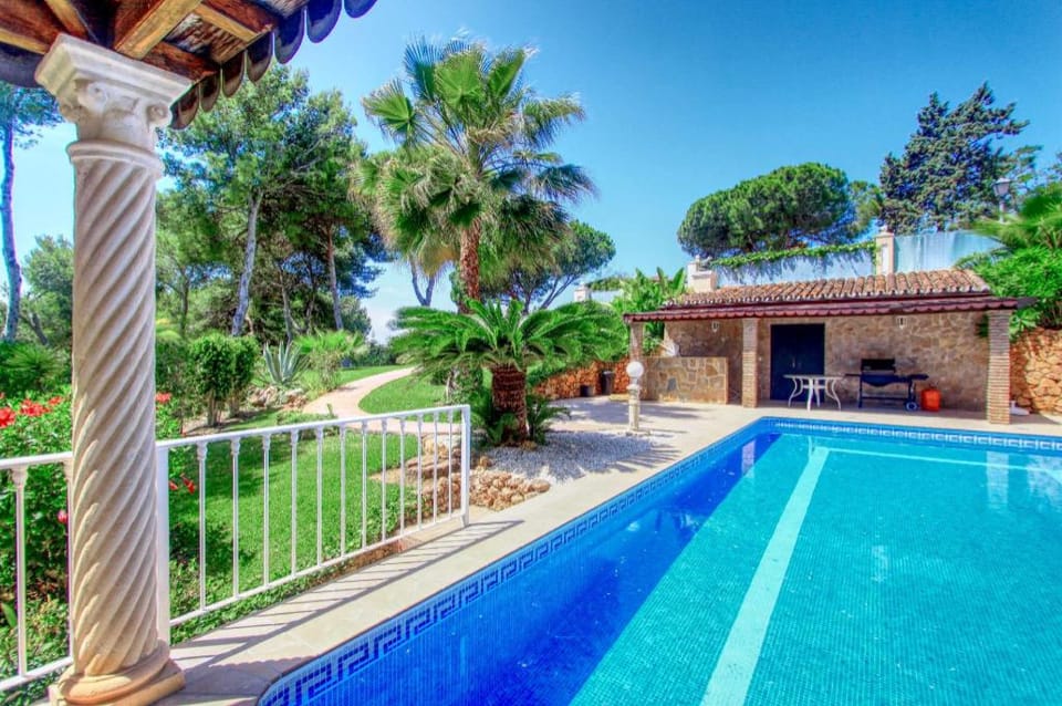 Luxury Family Villa 3000m2 plot 740m2 built  Villa in Marbella