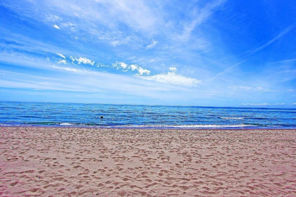 BEACH FRONT COMPLEX GOLDEN BEACH FAMILY APARTMENT Apartment in Marbella