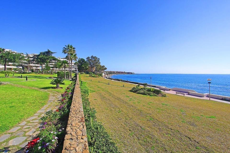 FIRST LINE BEACH EXCLUSIVE APARTMENT 2 POOL AREAS Apartment in Costa del Sol