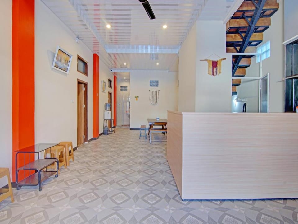 OYO 3606 Cendrawasih Resident Hotel in Padang
