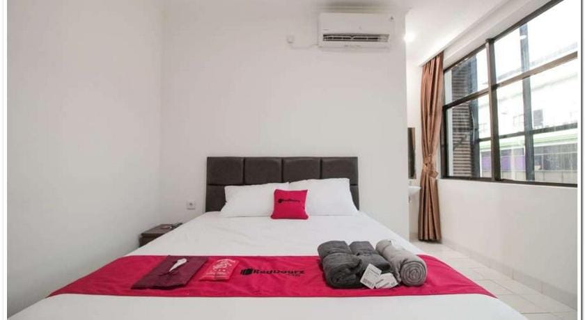 RedDoorz @ Ruko ITC Roxy Mas Bed and Breakfast in Jakarta
