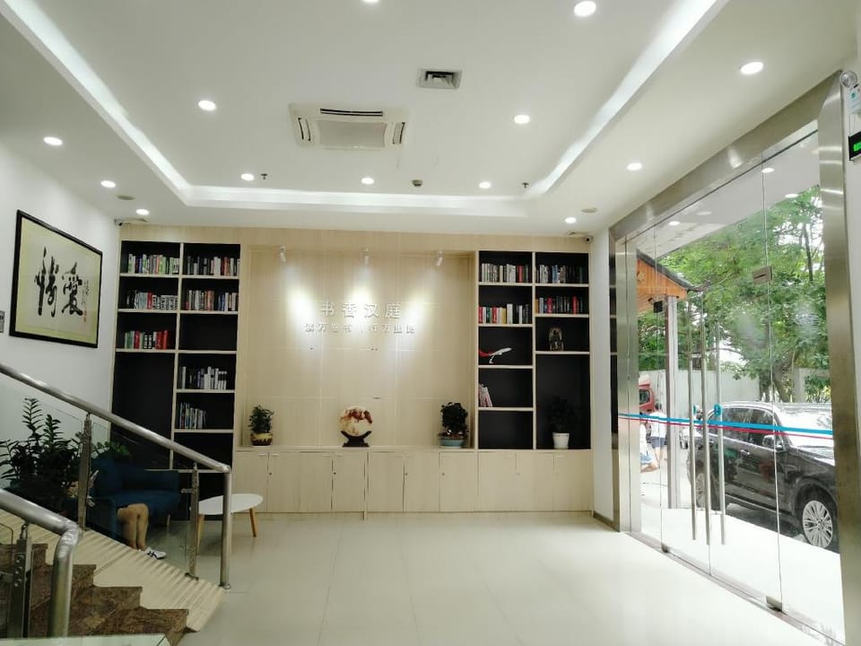 Hanting Hotel Shenzhen Bao'an Airport Terminal Hotel in Guangzhou