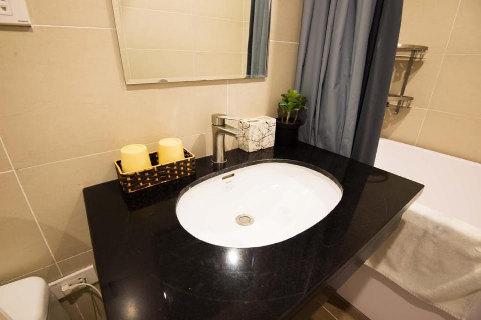 22HOUSING LL2  - 01 BEDROOMS/LOTTE/LINH LANG Apartment in Hanoi