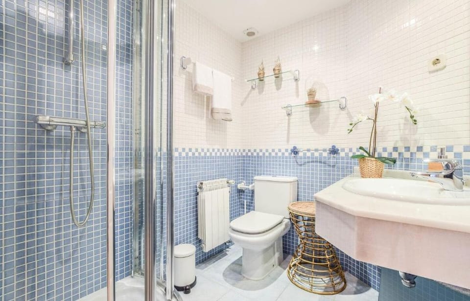 BEAUTIFUL APARTMENT AREA CUATRO CAMINOS, 4PAX Apartment in Madrid