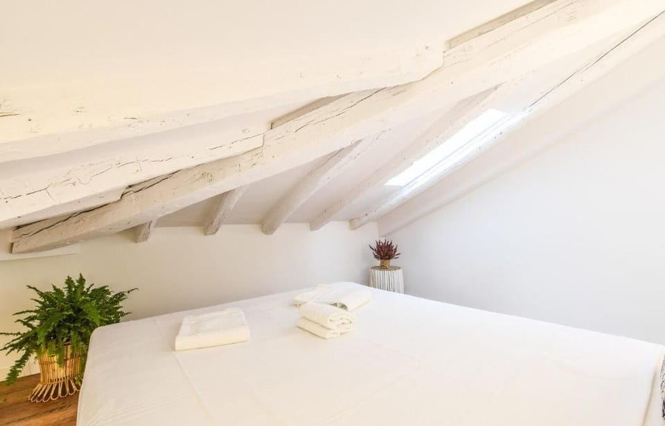 ATICO DE LUJO 2HAB 5 PAX MALASANA Apartment in Centro
