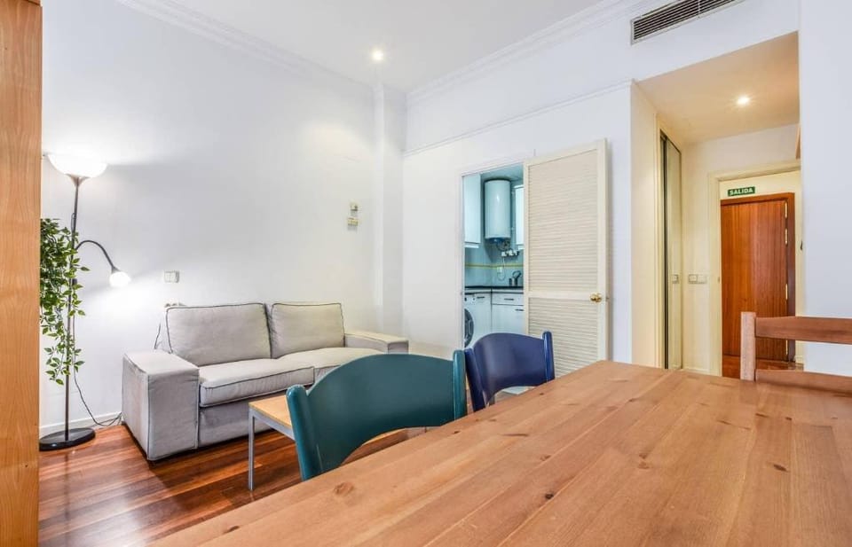 COZY STUDY PLAZA MAYOR 2 PAX Apartment in Centro