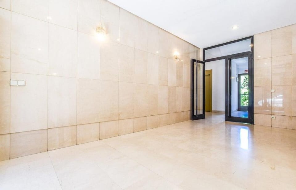 APARTMENTO CON PISCINA 4 PAX BARAJAS AREA Apartment in Madrid