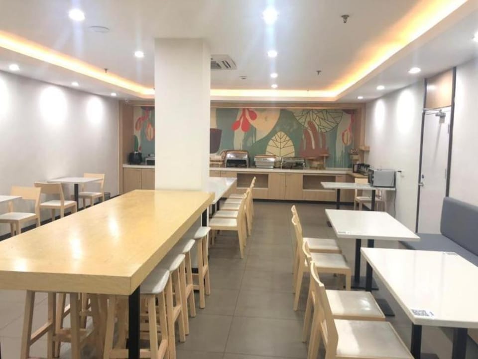 Hanting Hotel Shanghai Jiangning Road Metro Station Hotel in Zhejiang