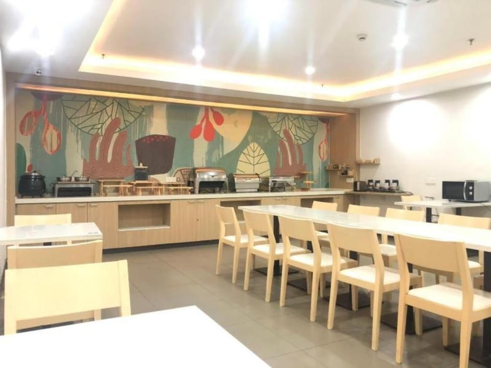 Hanting Hotel Shanghai Jiangning Road Metro Station Hotel in Zhejiang