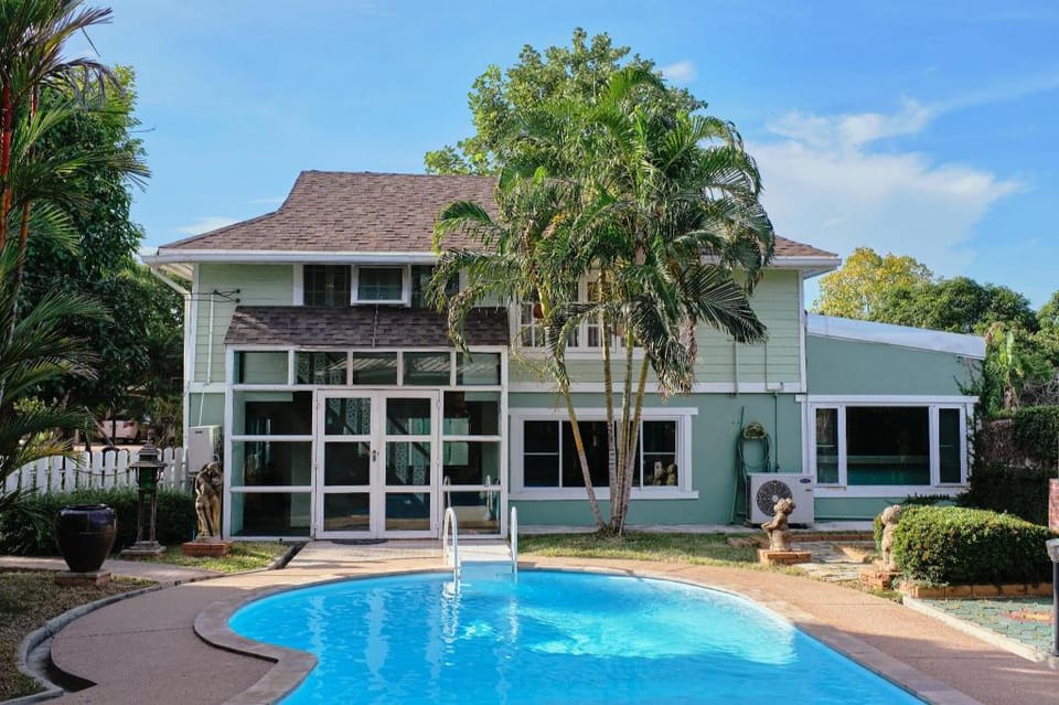 4000 Sqm  Garden Villa, 2 Swimming Pools, 5 Rooms Villa in Chiang Mai