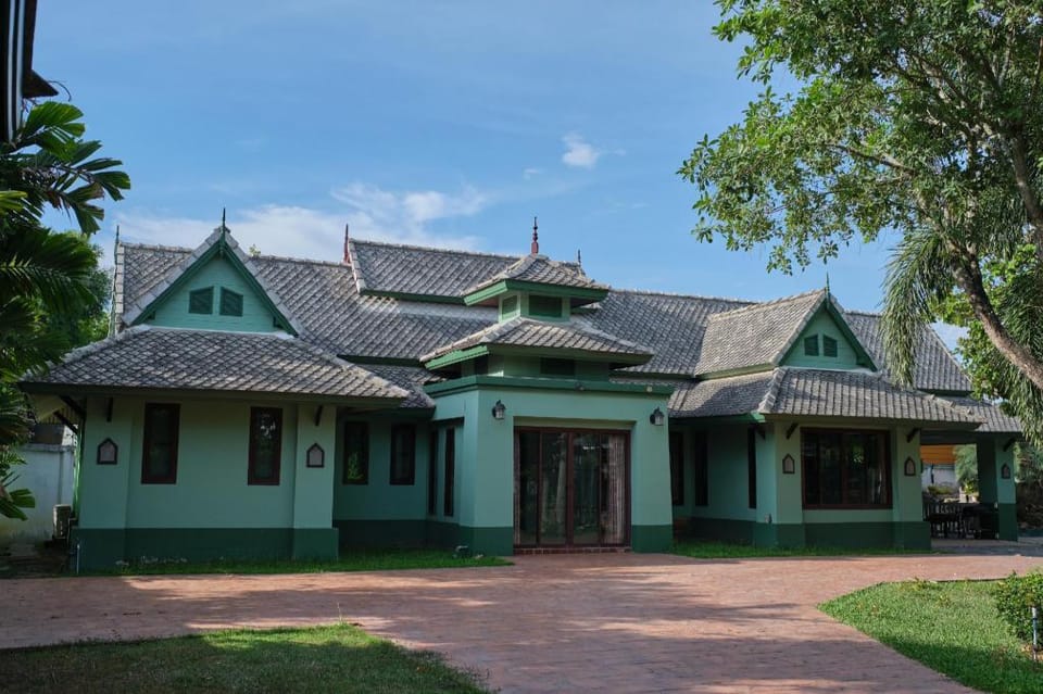 4000 Sqm  Garden Villa, 2 Swimming Pools, 5 Rooms Villa in Chiang Mai