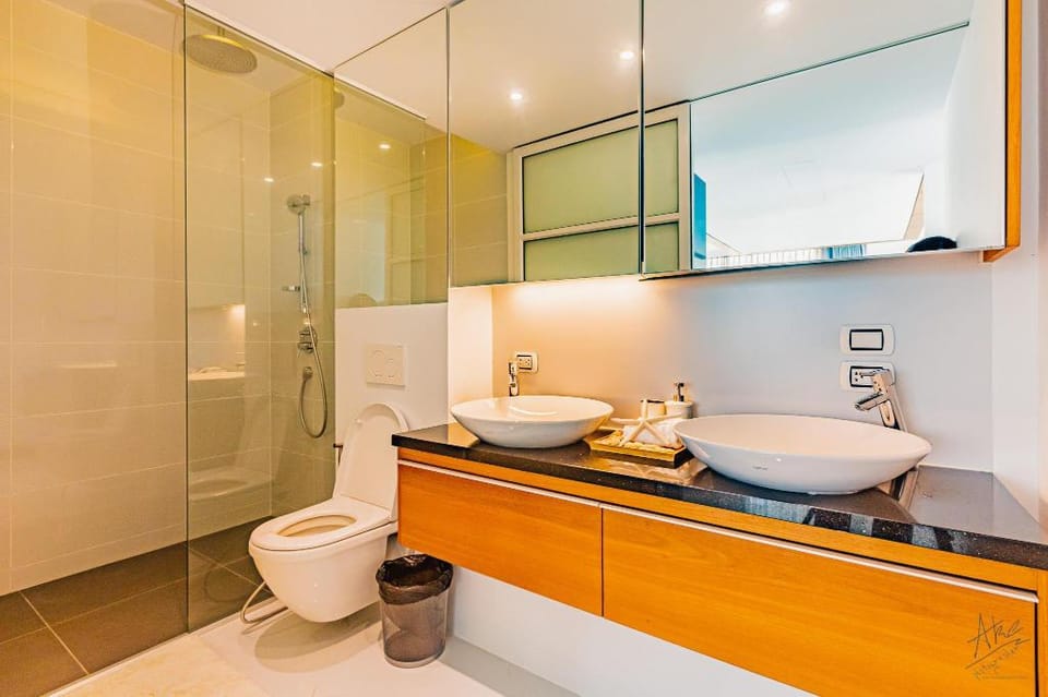 Direct Beachfront  Resident with 360’ sea view Apartment in Pattaya City