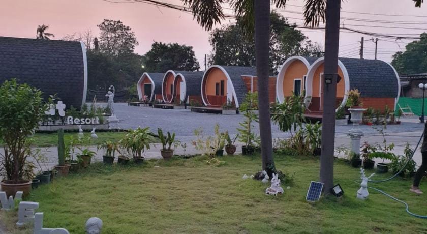 Tiny Hut Resort by vava Villa in Bangkok