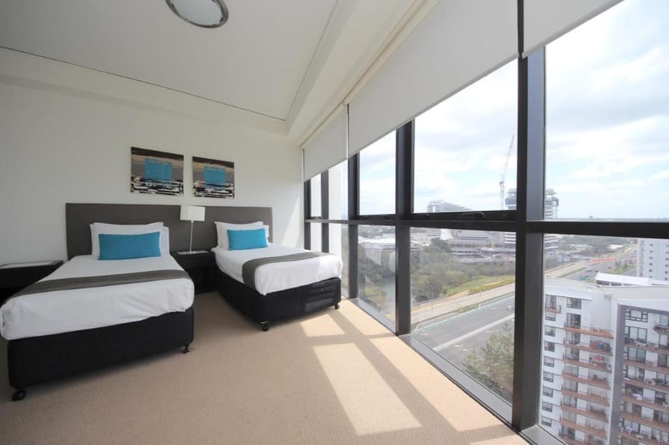 Free wifi and ocean view Sierra Grand,  #14 Apartment in Gold Coast