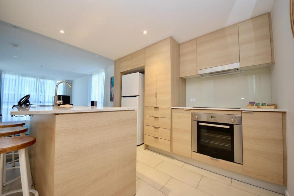 Luxury Beaches Broadbeach 906 Apartment in Gold Coast