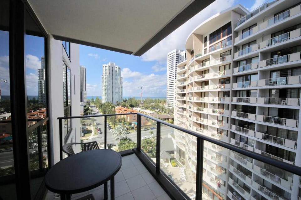 Luxury Beaches Broadbeach 906 Apartment in Gold Coast