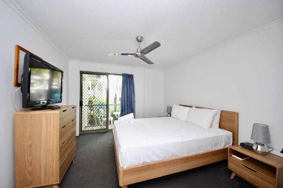Diamond Beach Resort, Premium Poolside Villa #42 Apartment in Mermaid Beach