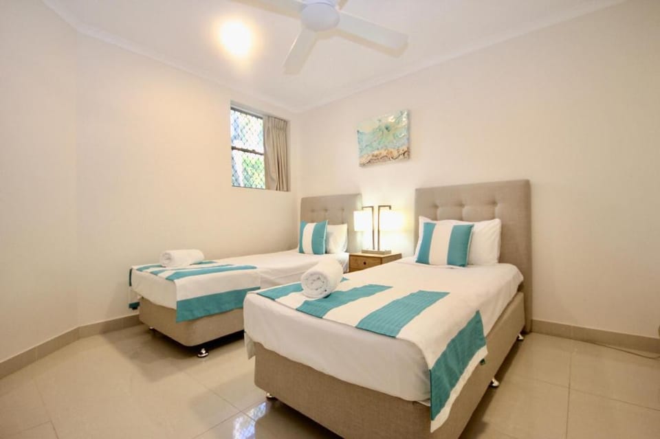 Premium Poolside Villa, Diamond Beach 39 Apartment in Mermaid Beach