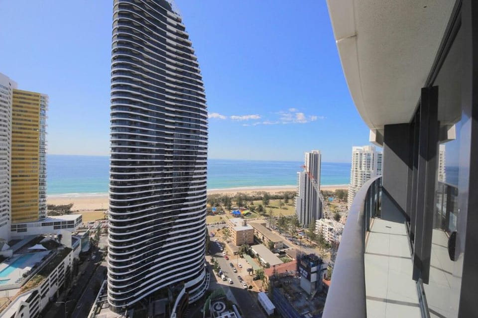 Oracle Tower 2 Luxury and Views on the 27th floor Apartment in Gold Coast
