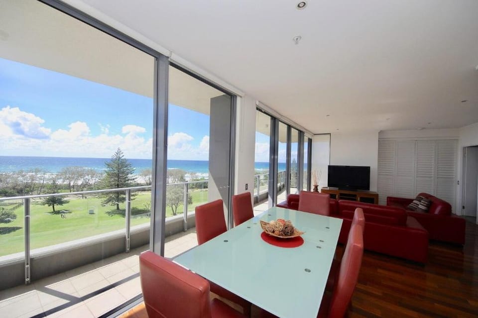 Beachfront Broadbeach Luxury #17 Apartment in Gold Coast