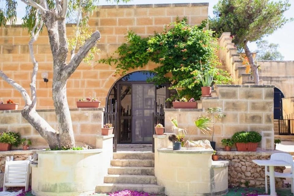 Villa Aya Private Triple Room Villa in Malta