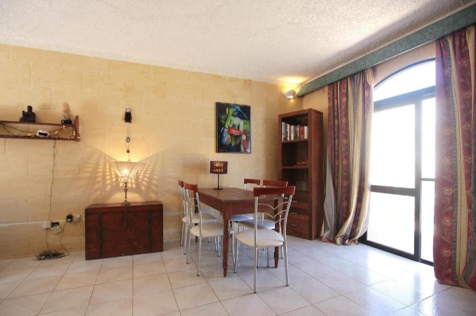 Villa Safras Double Room - Ensuite & Shared Pool Villa in Malta
