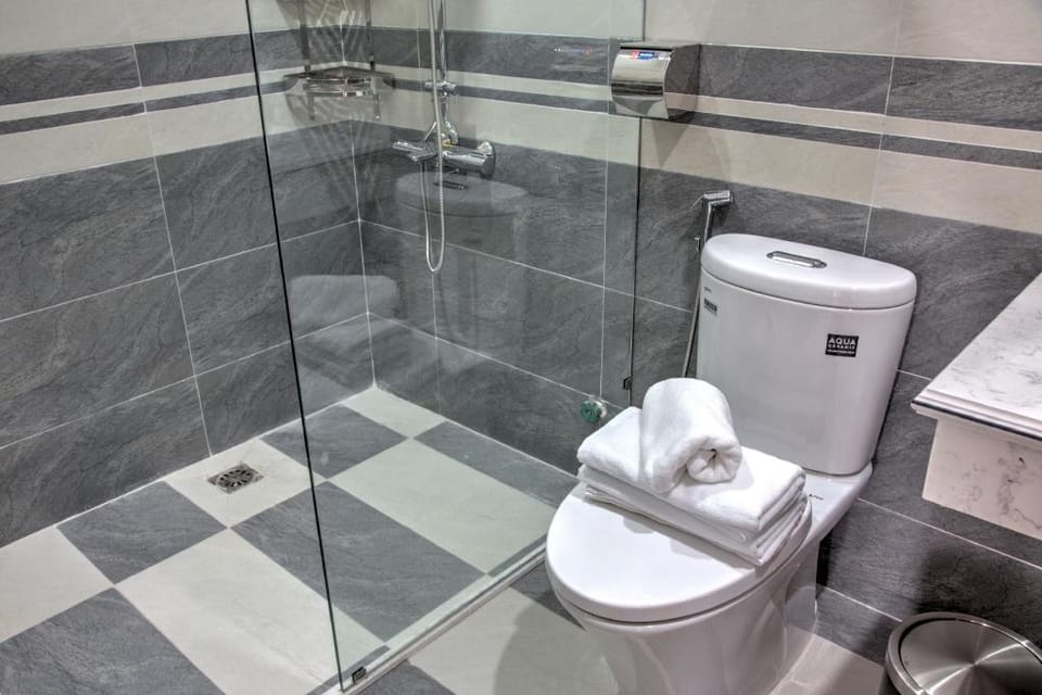 The Flamboyant - Deluxe Room @ Vinhomes Imperia Apartment in Laos