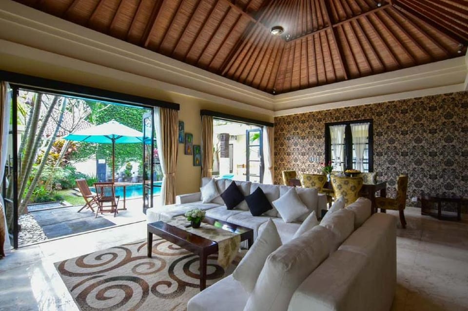 Stunning 3 BR Pool Villa at Seminyak #Z107 Villa in North Kuta