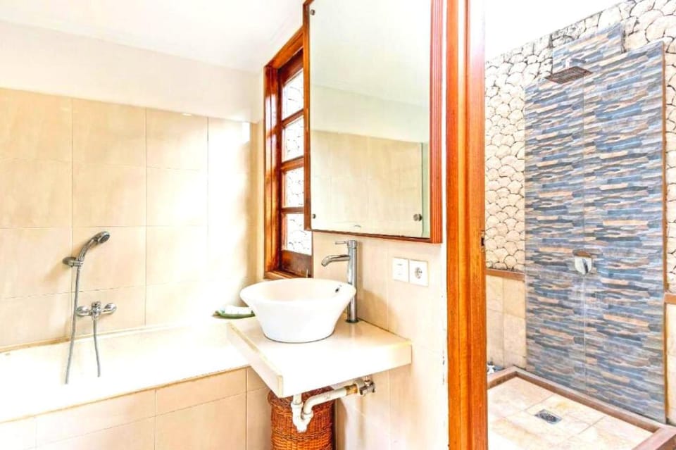 Stunning 1 BR Private Pool Villa #LZ8 Villa in Kuta