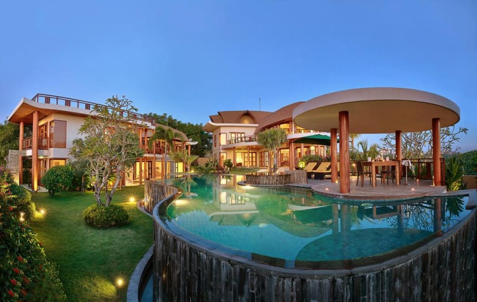 Spacious 5 BR Private Pool Villa CYN Villa in Kuta Selatan