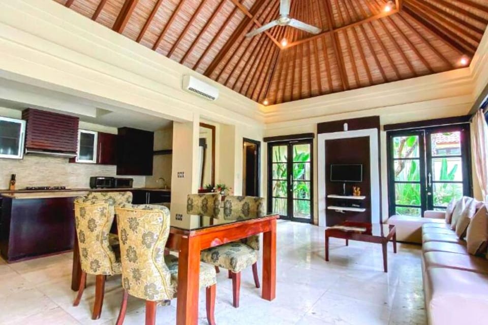 Cozy 3 BR Private Pool Villa at Seminyak #PZ2 Villa in North Kuta