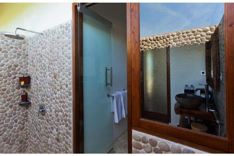  1BR Deluxe Room + Breakfast close to Ubud Center  Villa in Ubud