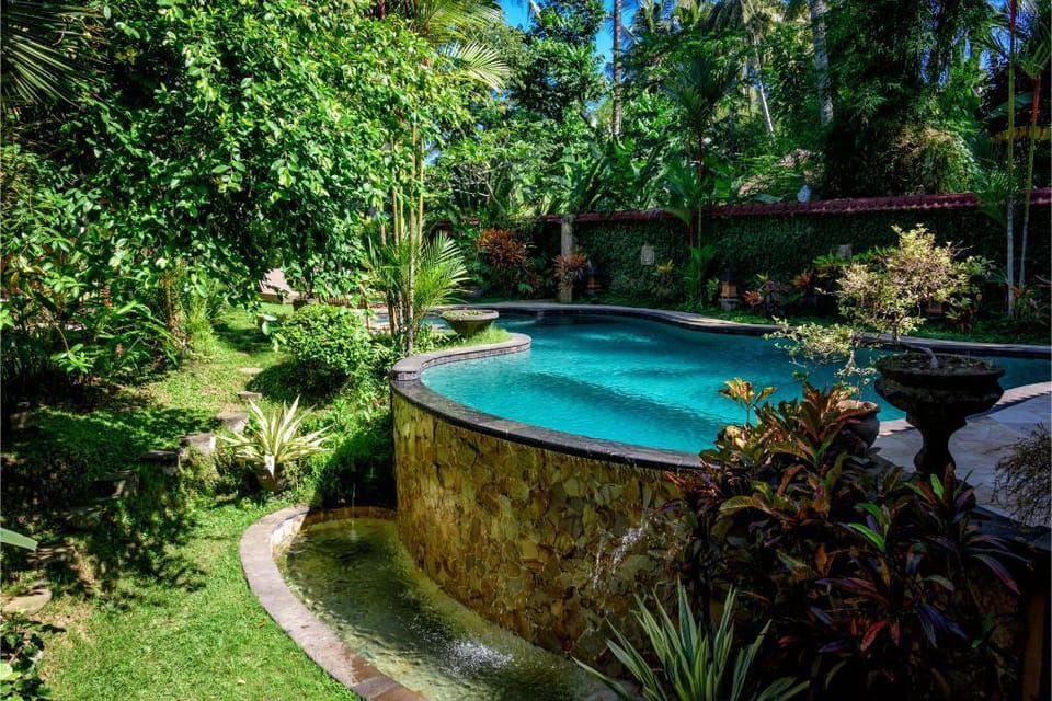  4 BR Villa with Pool & Garden View - Breakfast  Villa in Sukawati