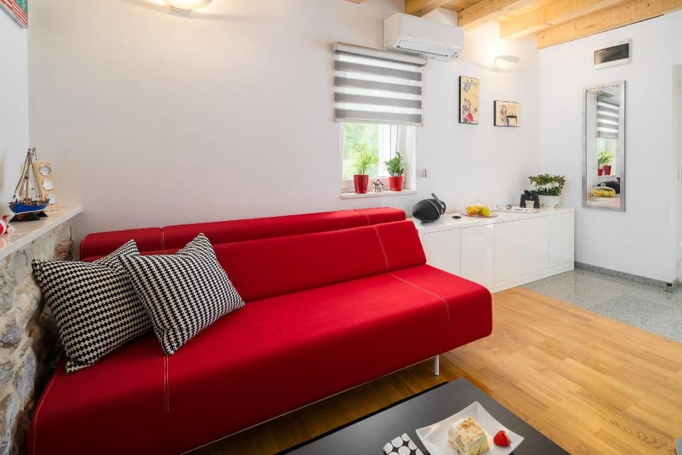 Romantic house Mia with private heated pool... Vacation rental in Split-Dalmatia County