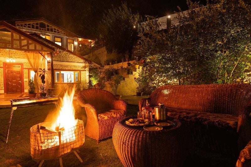 StayVista at Spirits Unplugged with Outdoor Pool - Karyali Villa in Himachal Pradesh
