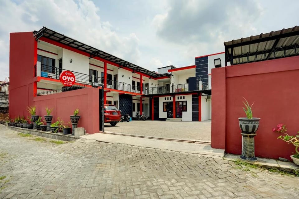 Hotel O Homestay Bougenville Syariah Hotel in East Java