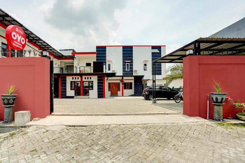 Hotel O Homestay Bougenville Syariah Hotel in East Java