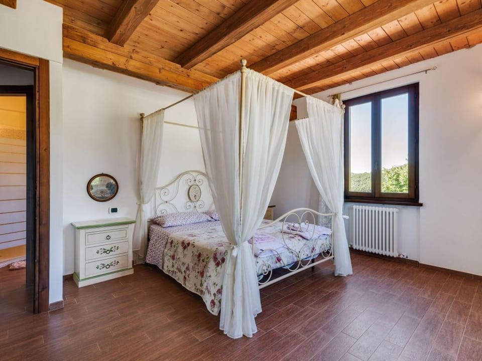 Villa in Piandimeleto with Pool  Sauna Villa in Marche