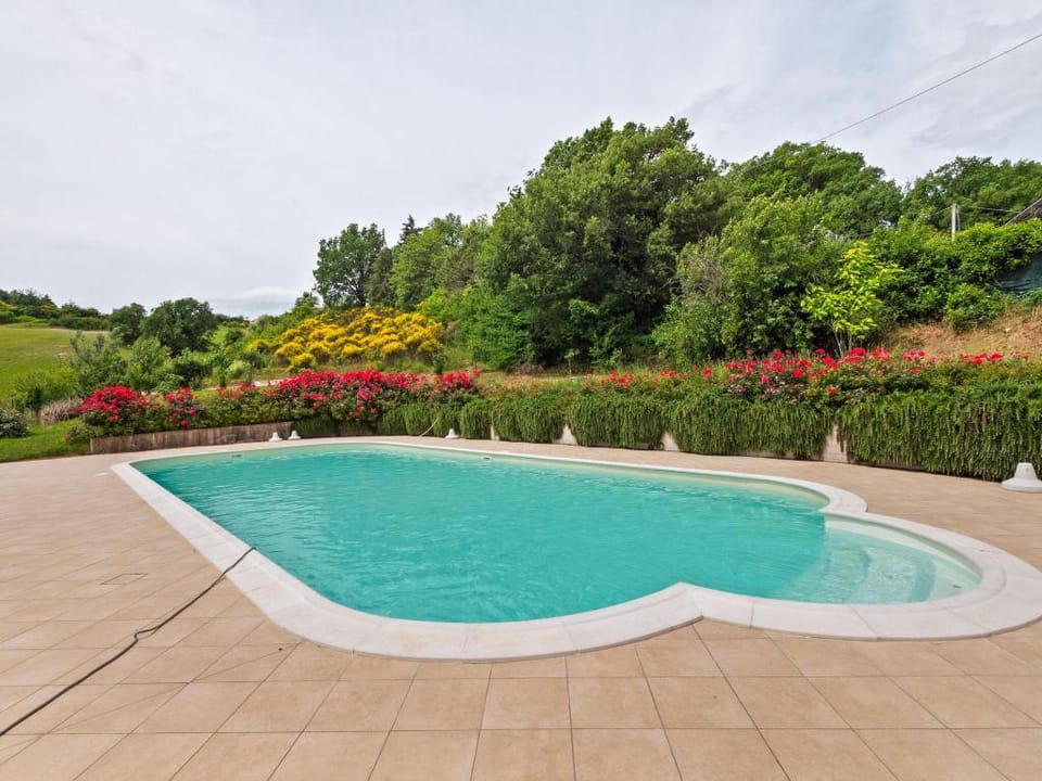 Beautiful Villa in Belforte all'Isauro with Swimming Pool Villa in Marche