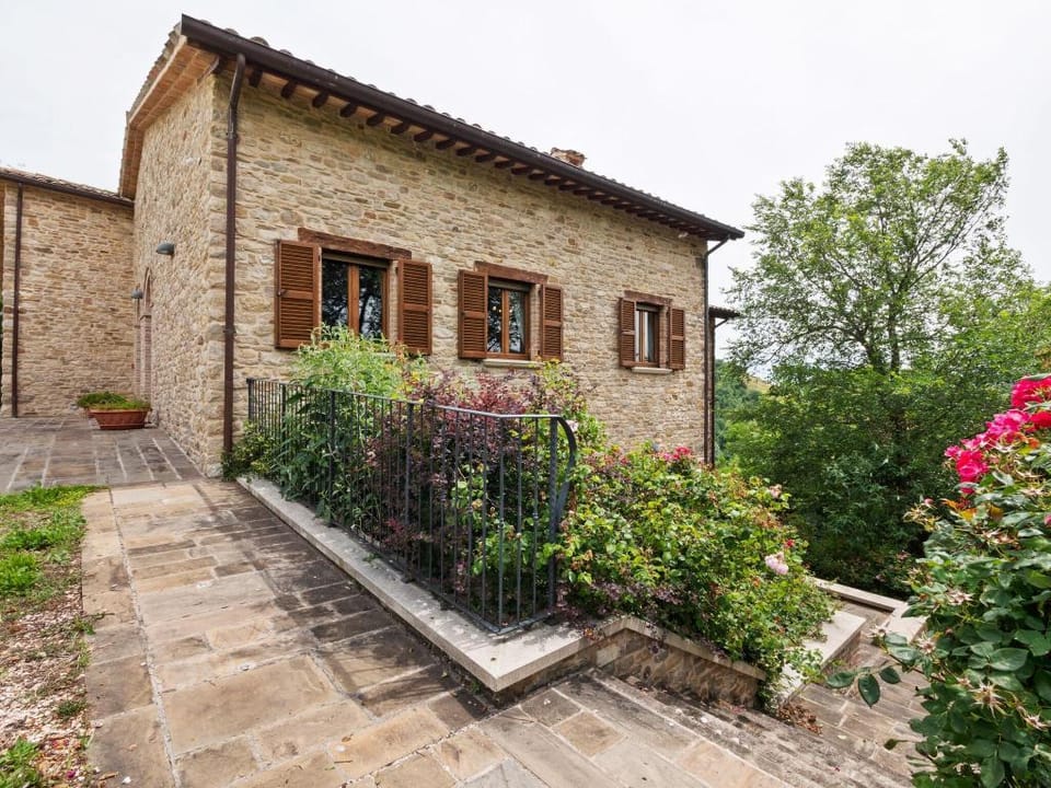 Beautiful Villa in Belforte all'Isauro with Swimming Pool Villa in Marche